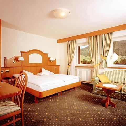 Hotel Scoiattolo Sëlva di Val Gardena Værelse billede