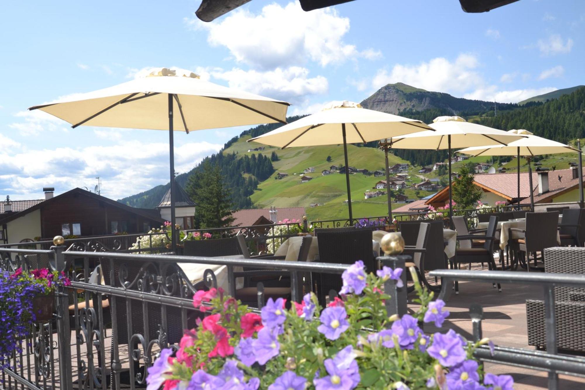 Hotel Scoiattolo Sëlva di Val Gardena Eksteriør billede