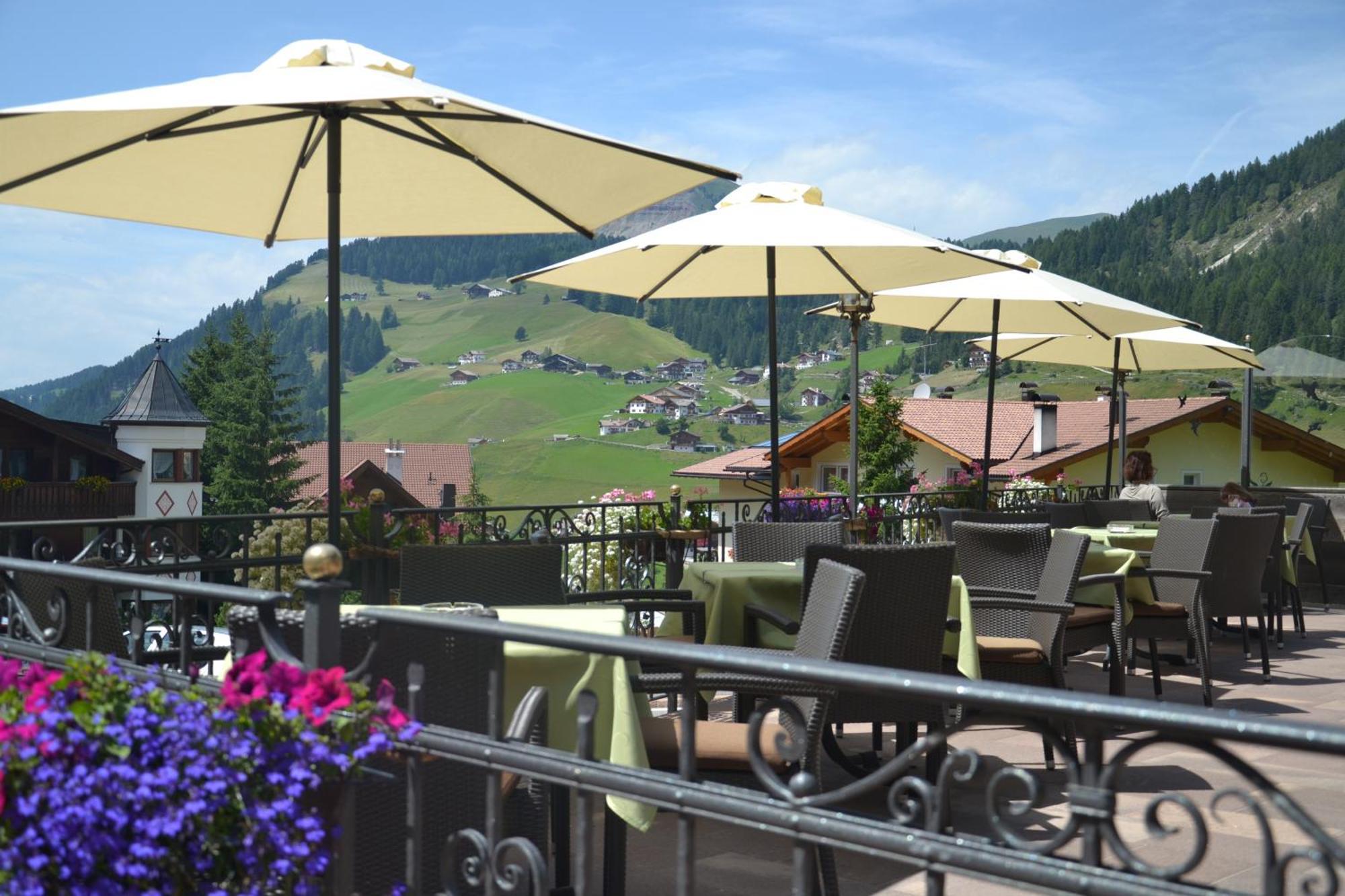 Hotel Scoiattolo Sëlva di Val Gardena Eksteriør billede