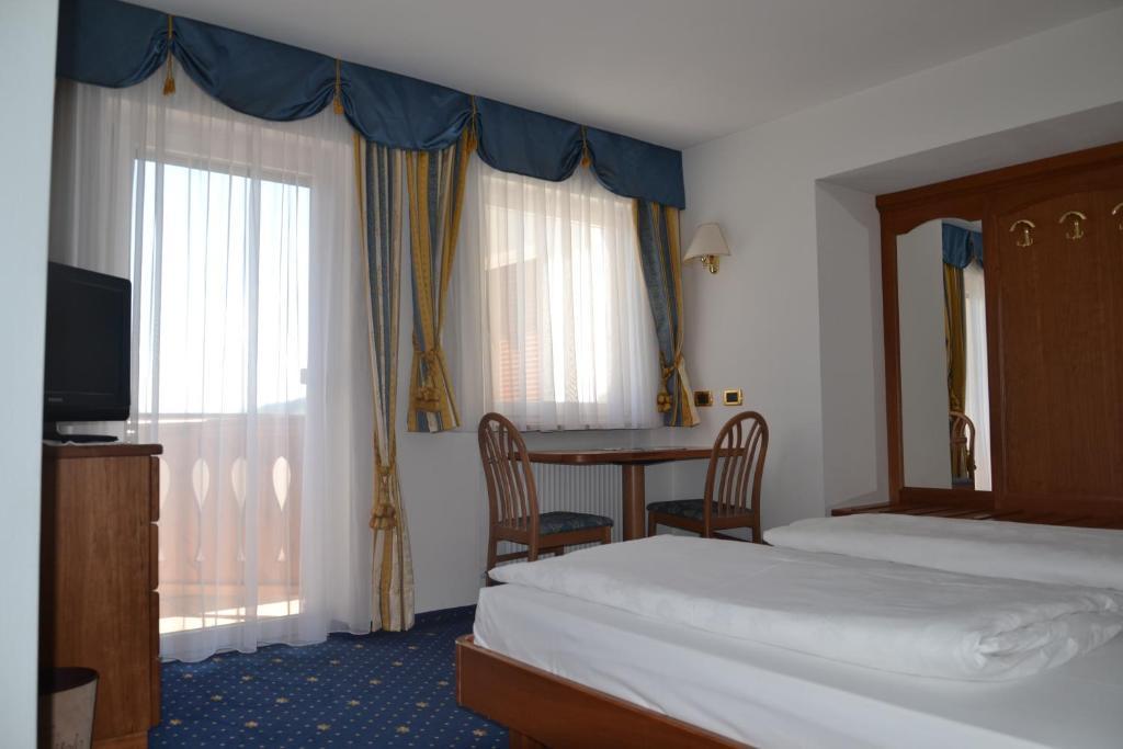 Hotel Scoiattolo Sëlva di Val Gardena Værelse billede
